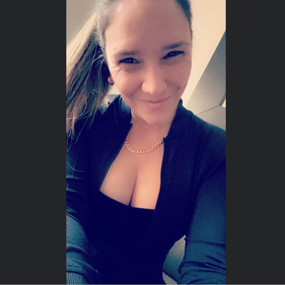 Meet your Posher, Angelina 🖤 - Picture 2 of 3